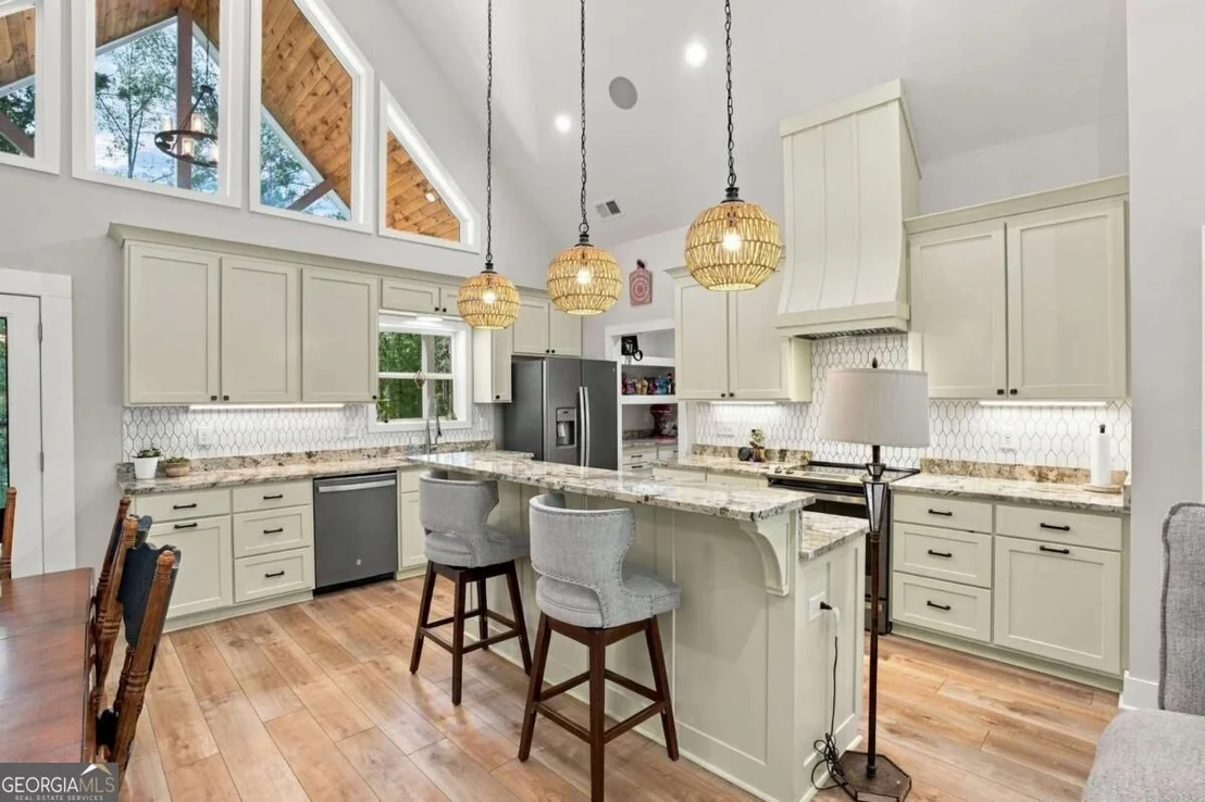 Photo of 1608 Thompson Lane