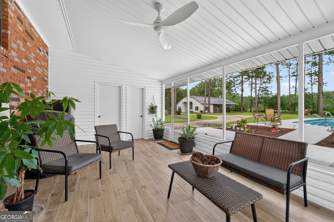 Photo of 5486 Bowen Road
