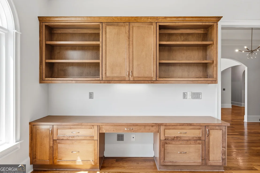 Photo of 607 W Lake Circle