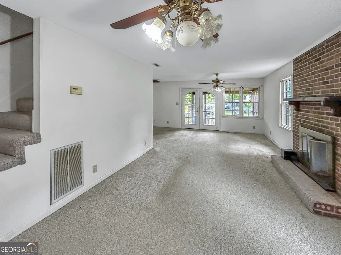 Photo of 411 Edgewater Circle