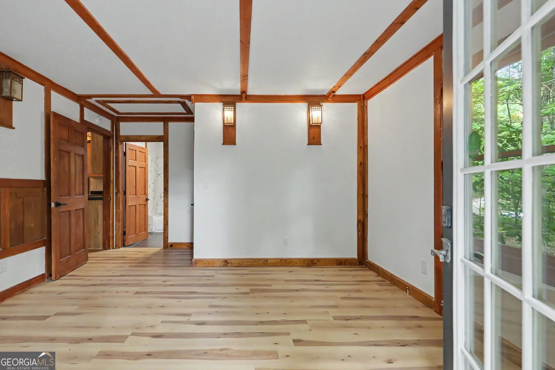 Photo of 996 Crestview Drive
