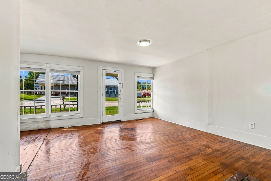 Photo of 5908 Wall Street