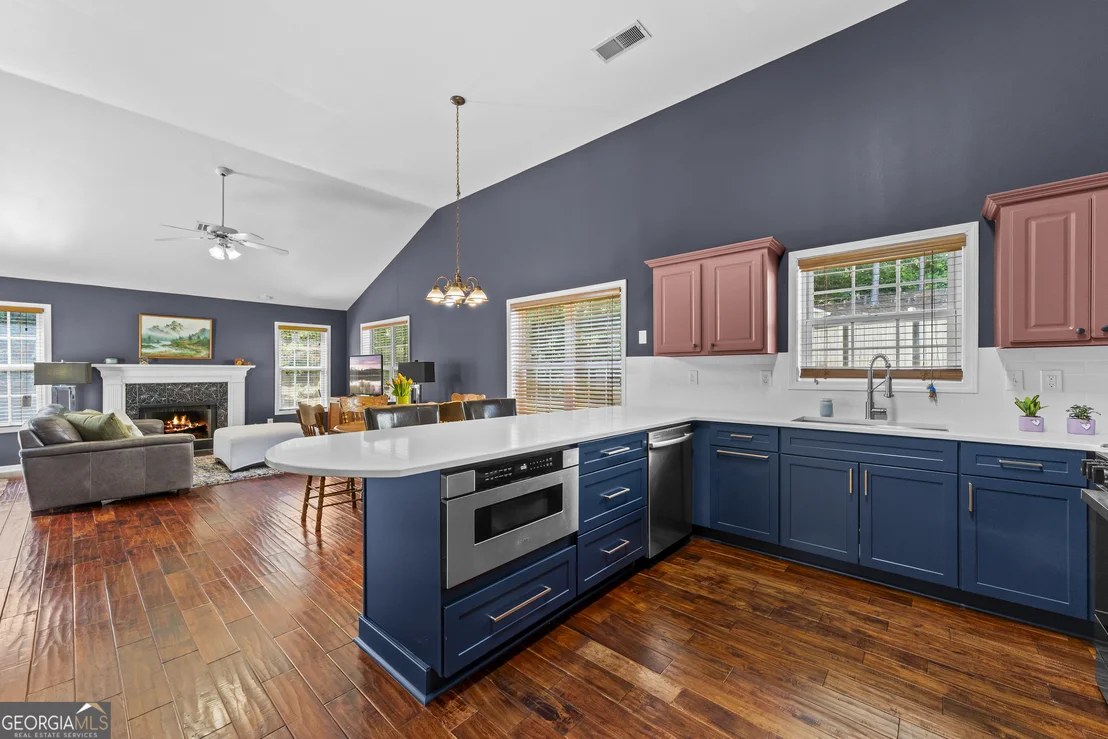 Photo of 935 Waldwick Drive