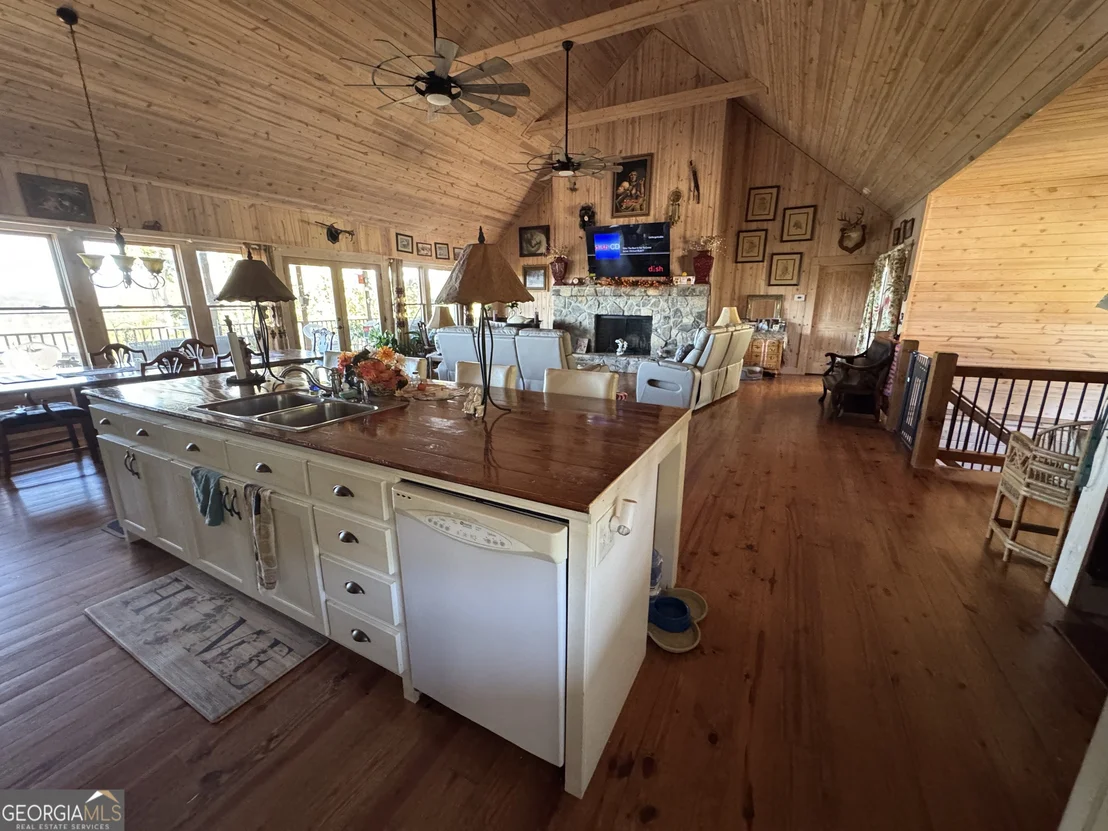 Photo of 284 River Road