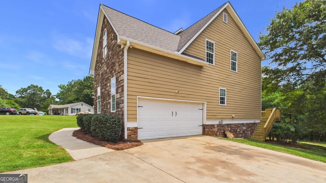 Photo of 450 E End Road