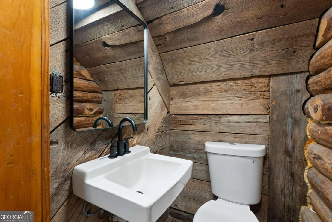 Photo of 2059 Cave Spring Road