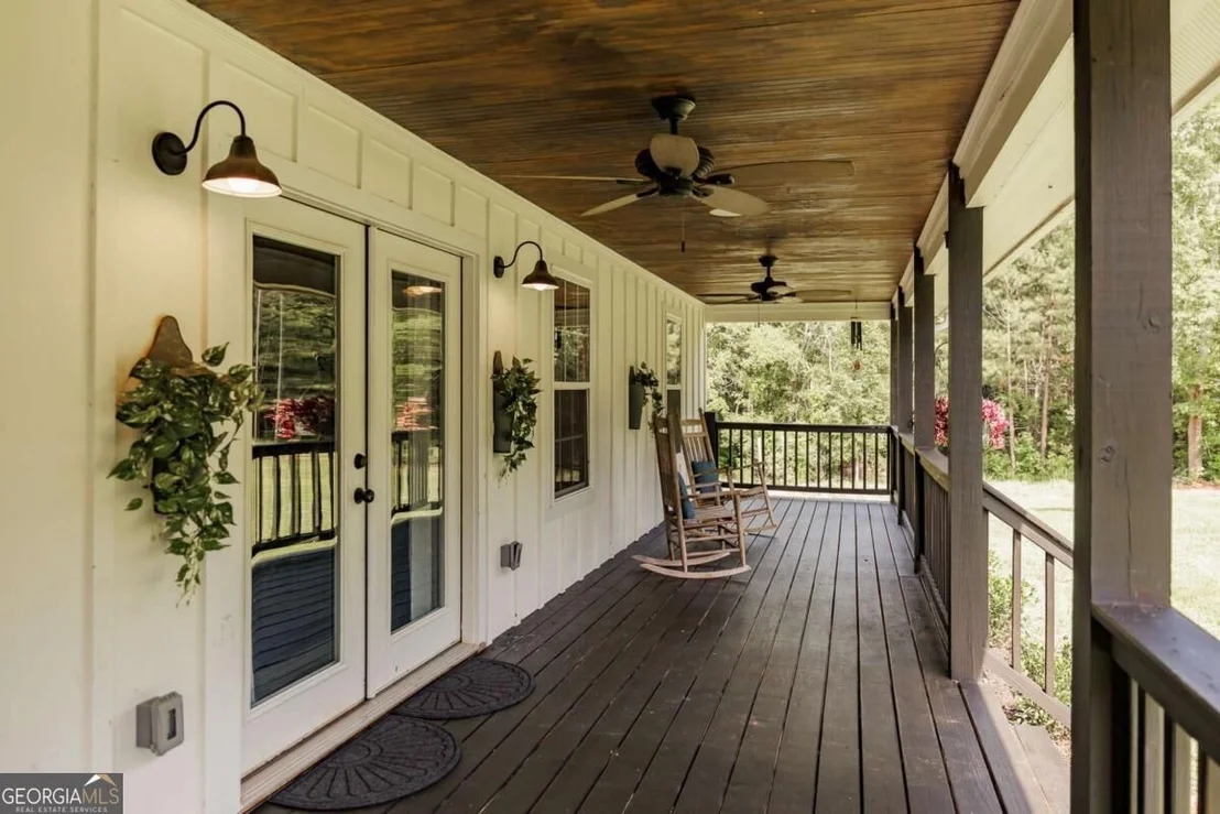 Photo of 930 James Holcomb Road