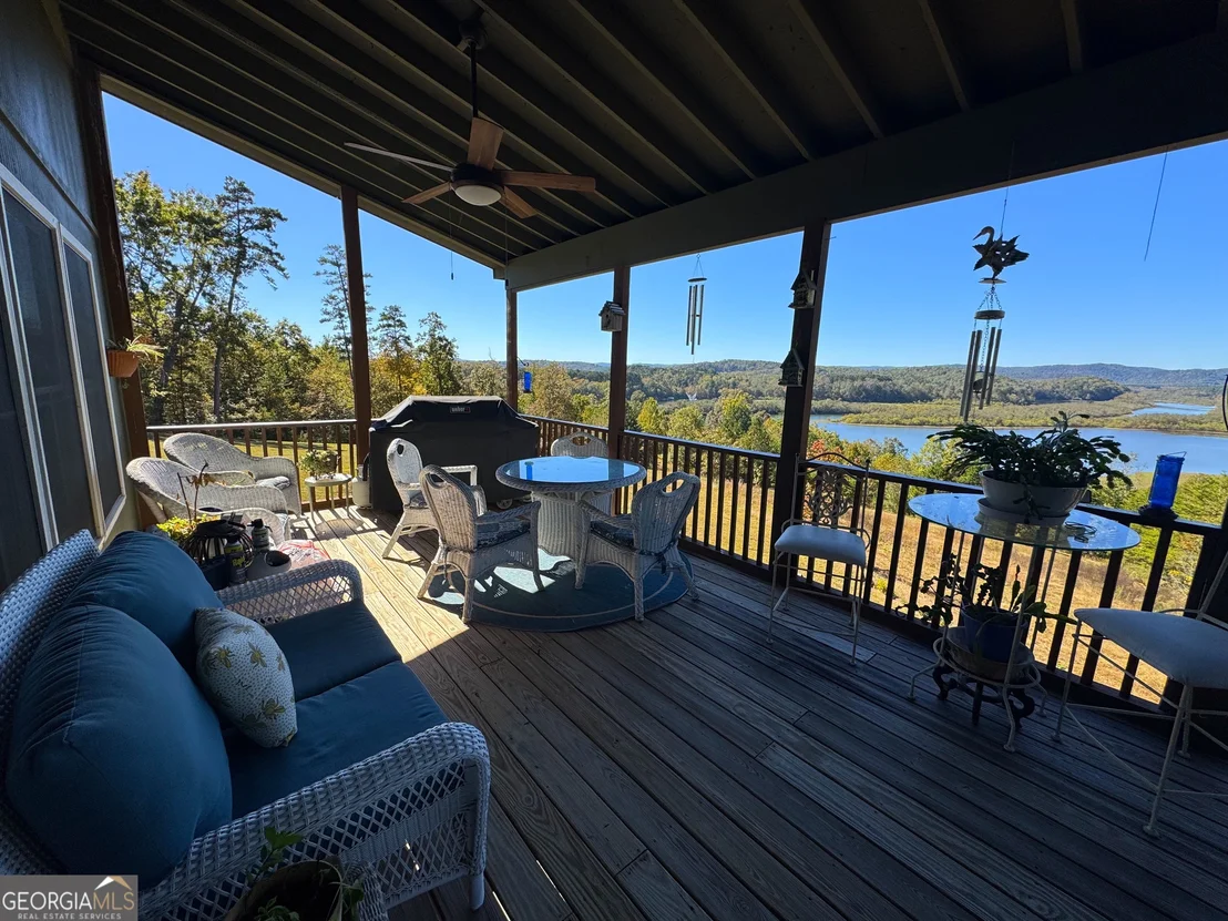 Photo of 284 River Road