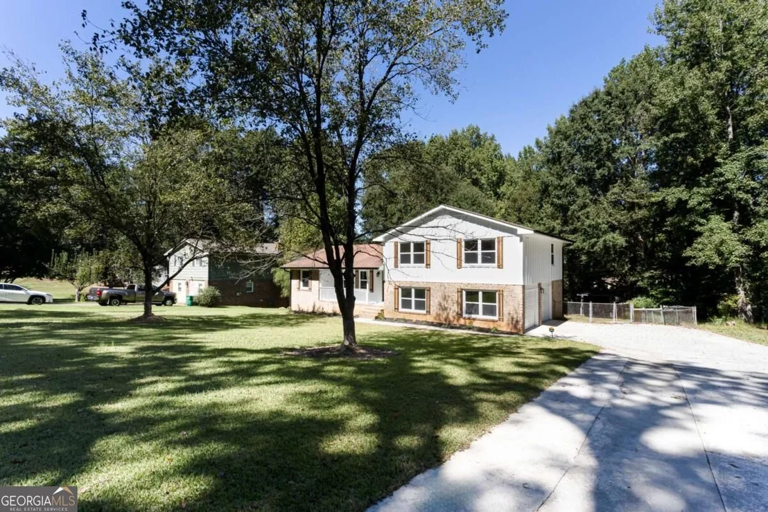 Photo of 2882 Creek Drive