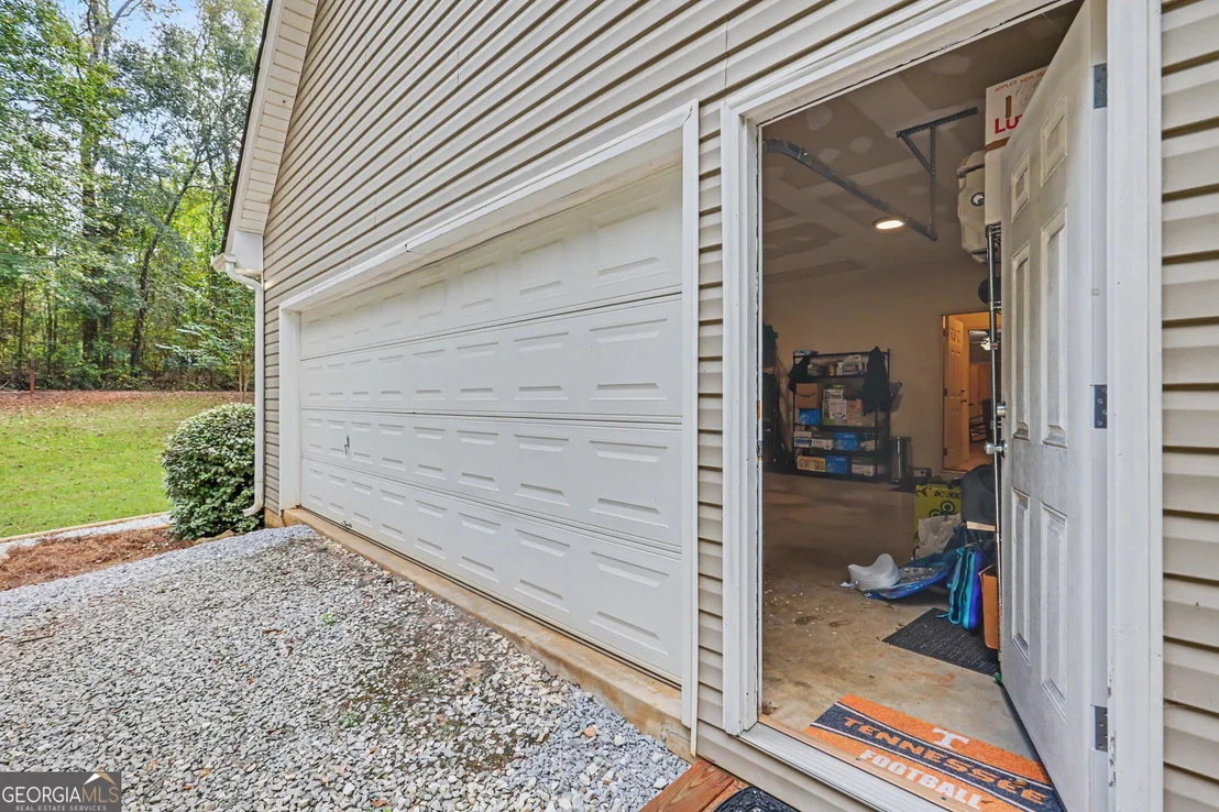 Photo of 830 Lord Fleming Road