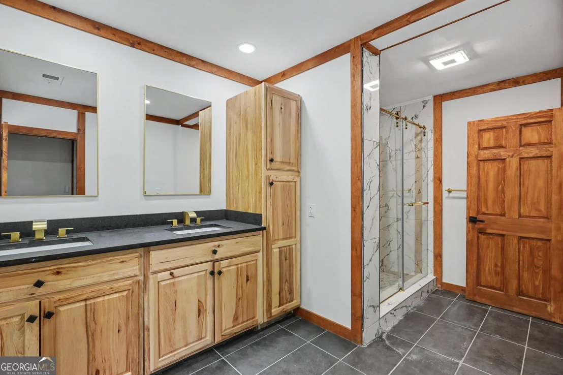 Photo of 996 Crestview Drive