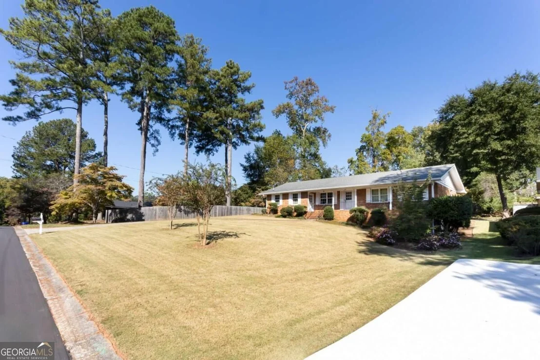 Photo of 461 Highview Drive SE