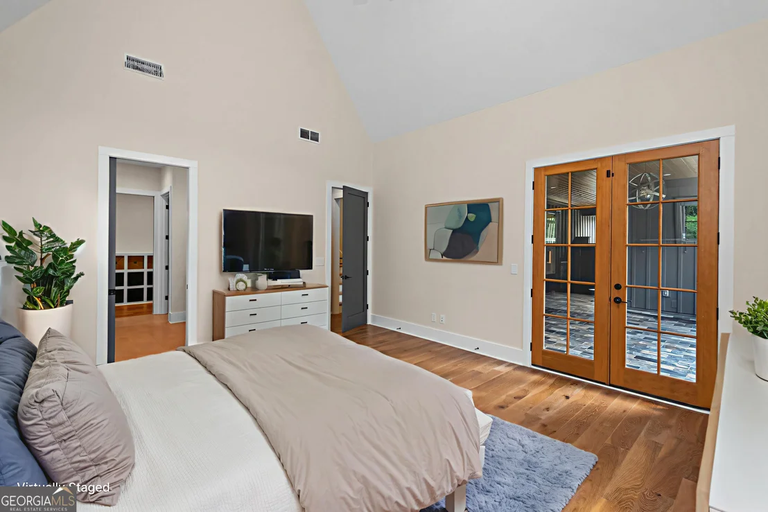 Photo of 220 Arbor Garden Circle