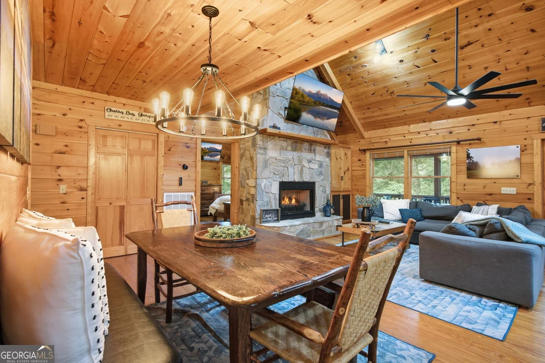 Photo of 464 Whispering Pine Lane