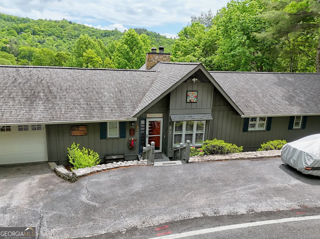 Photo of 854 Saddleback Circle