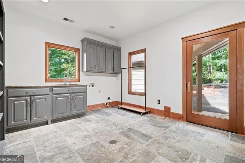 Photo of 861 Summit Drive
