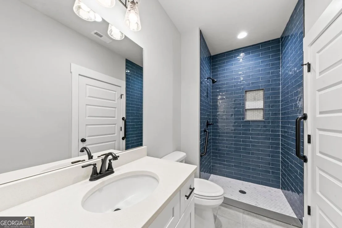 Photo of 1231 Spinnaker Road