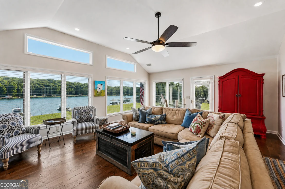 Photo of 3623 N River Road