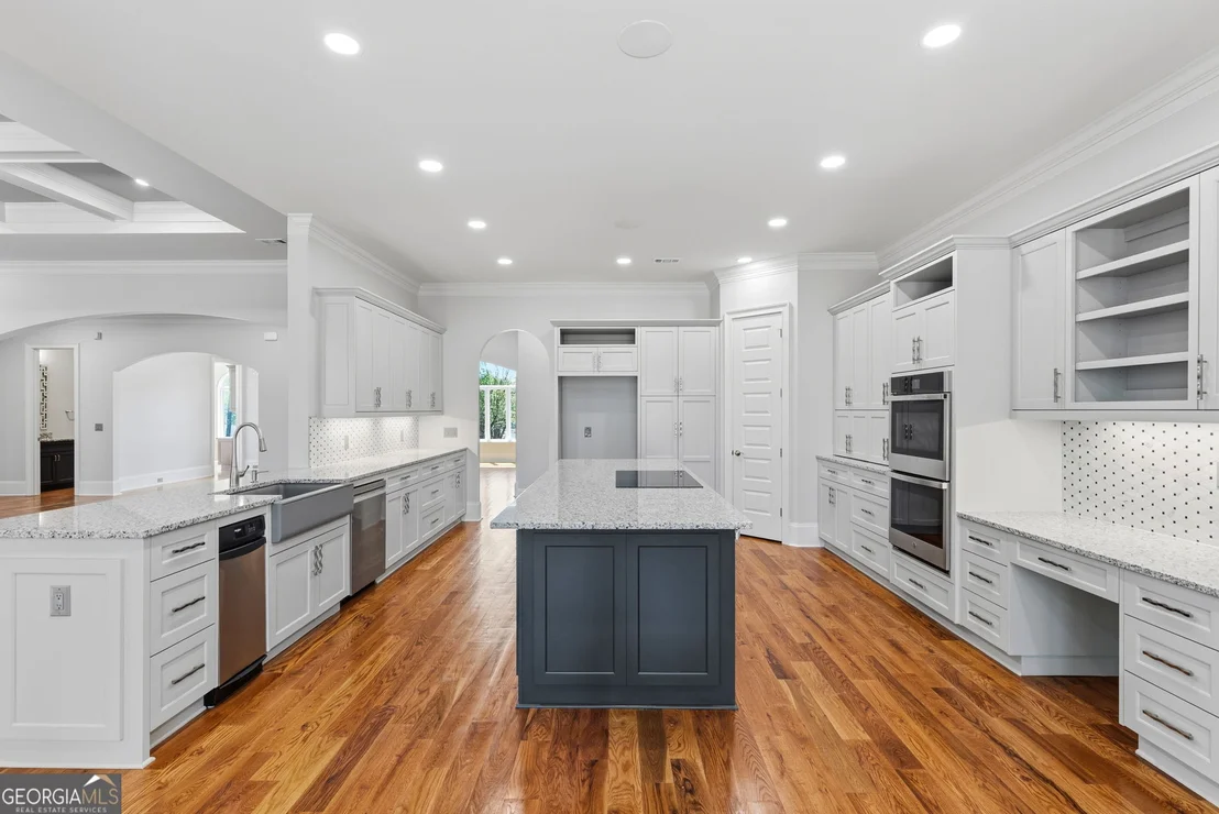 Photo of 607 W Lake Circle