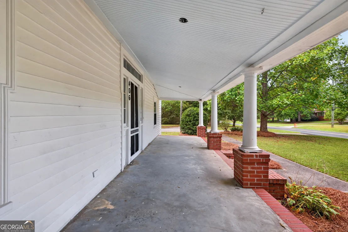 Photo of 406 Vineyard Road