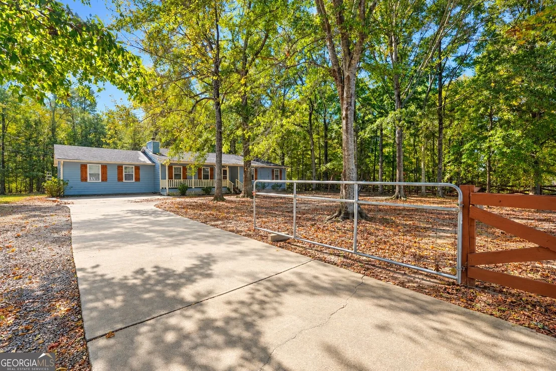 Photo of 370 Davis Road