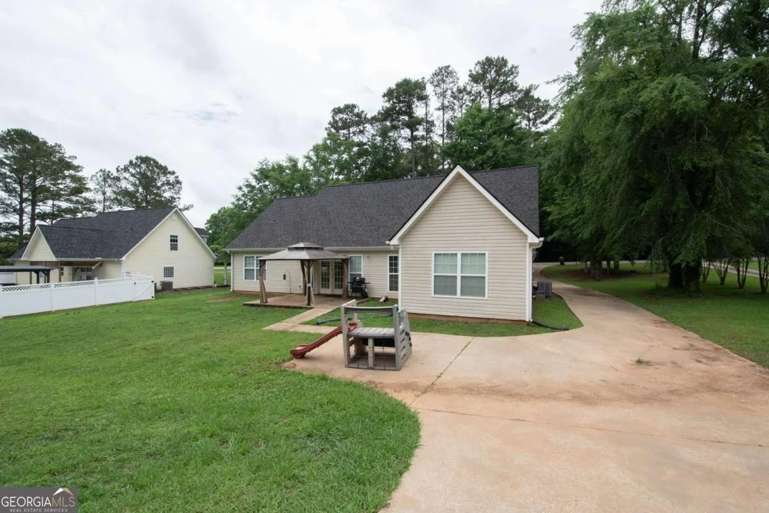 Photo of 1368 Glass Bridge Road