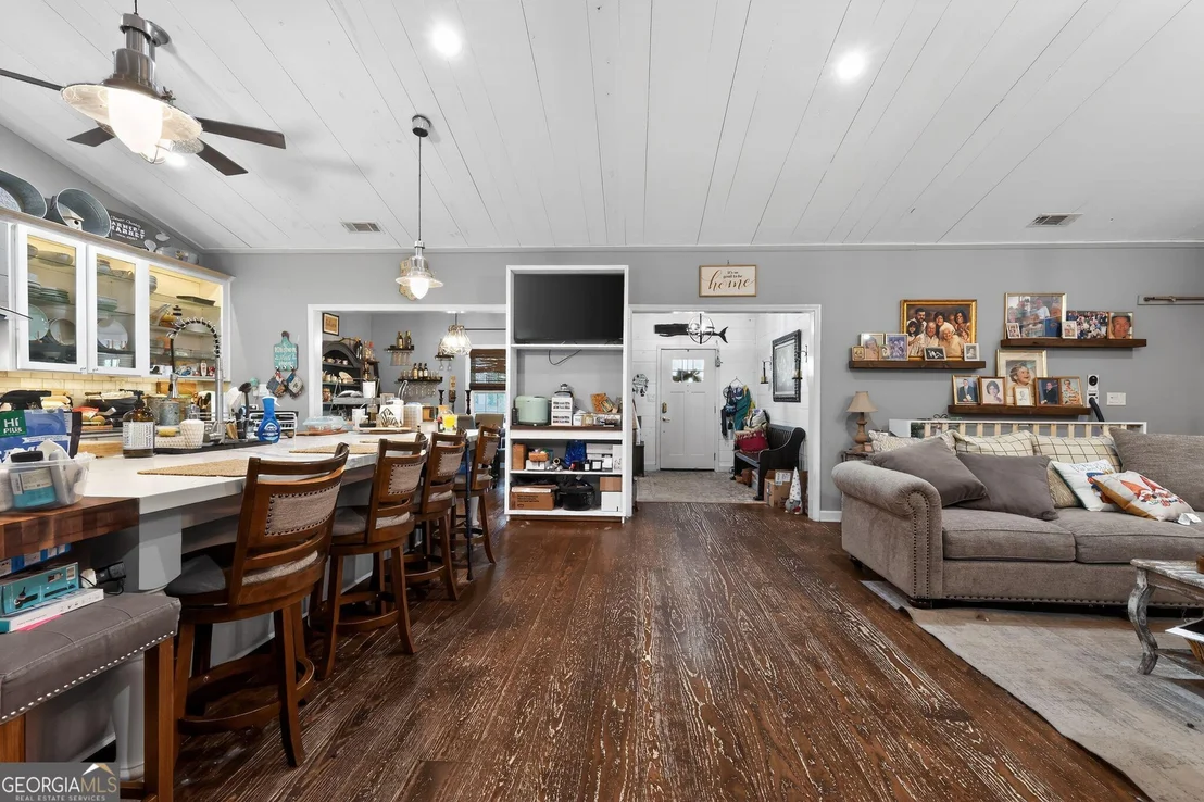 Photo of 645 King Road