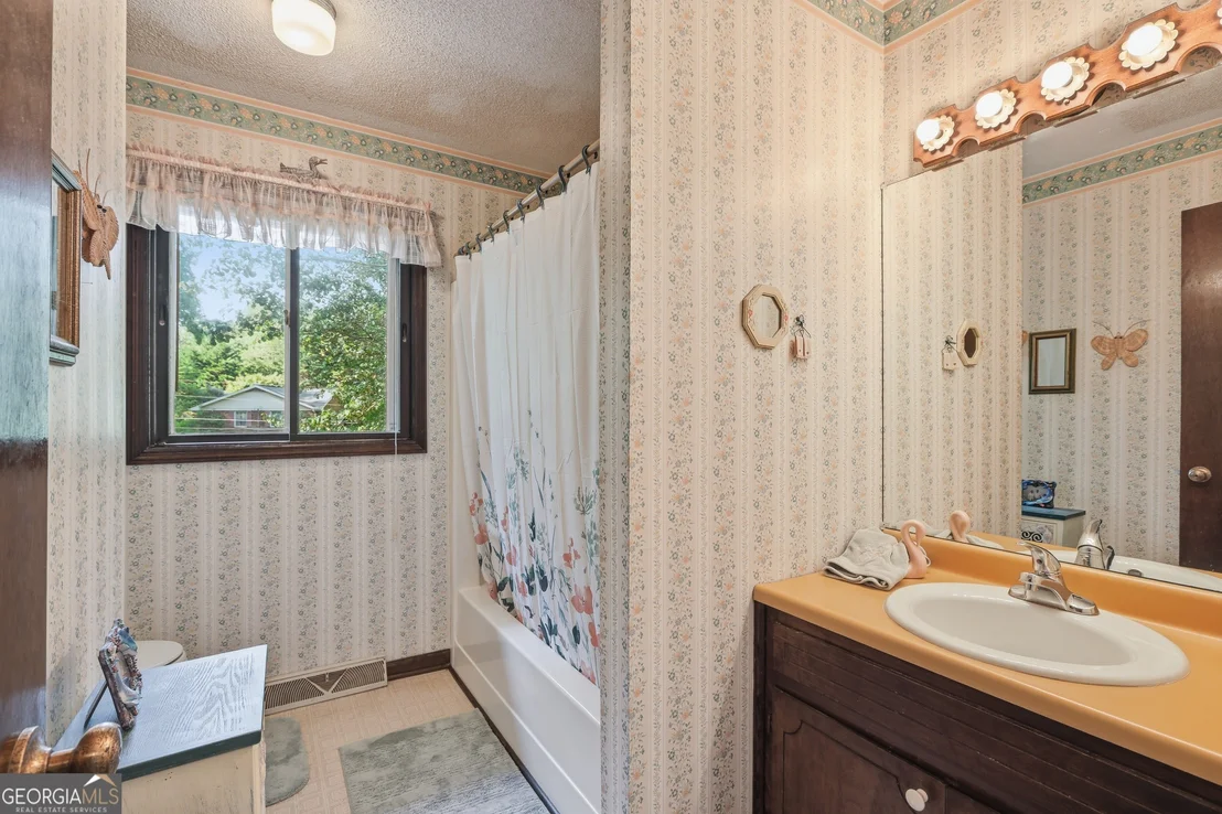 Photo of 33 Cherokee Hills Lane