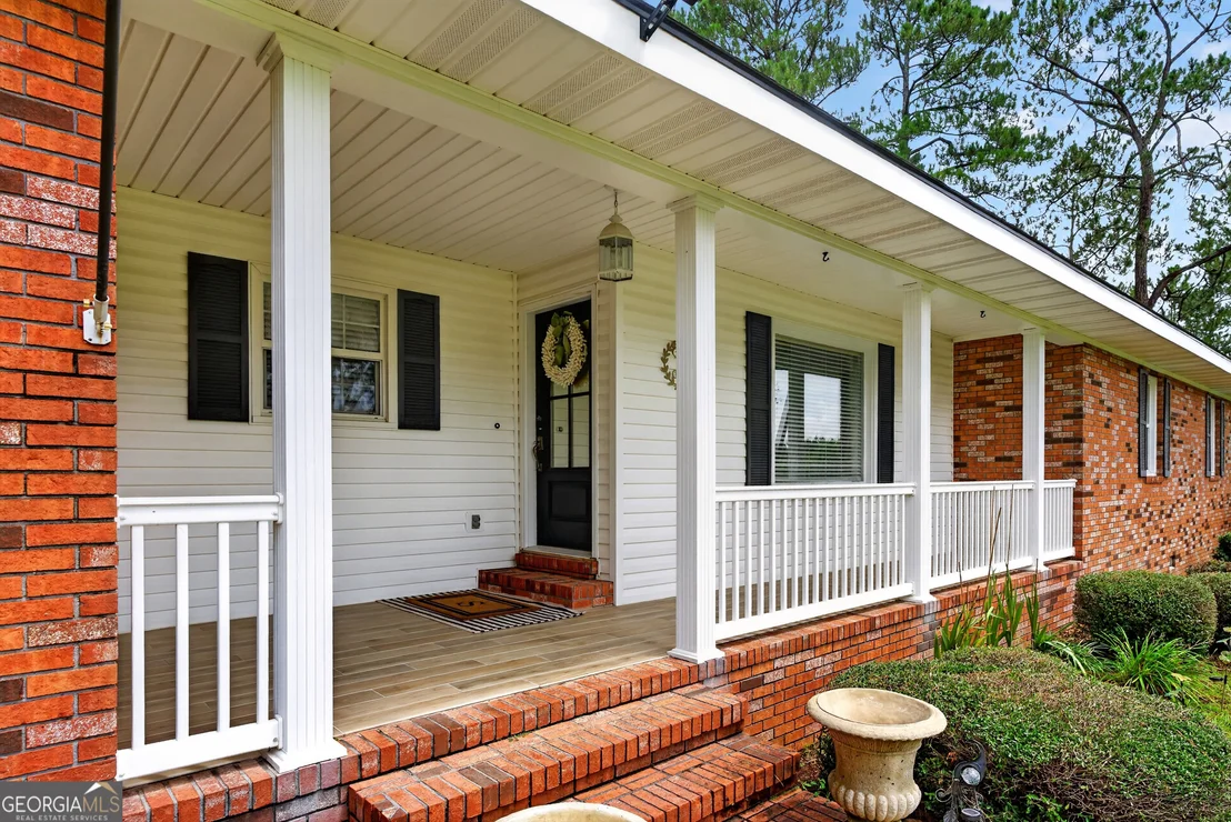 Photo of 5486 Bowen Road