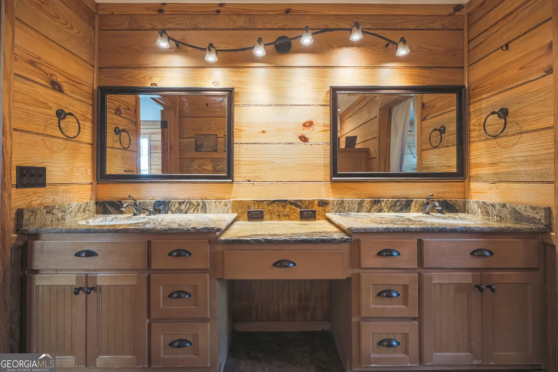 Photo of 3733 Oak Hill Road