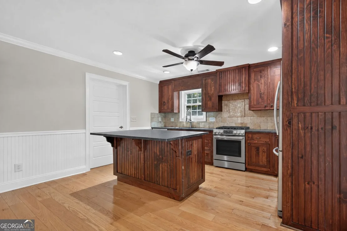 Photo of 406 Vineyard Road