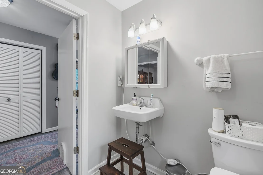 Photo of 1179 Matthews Place