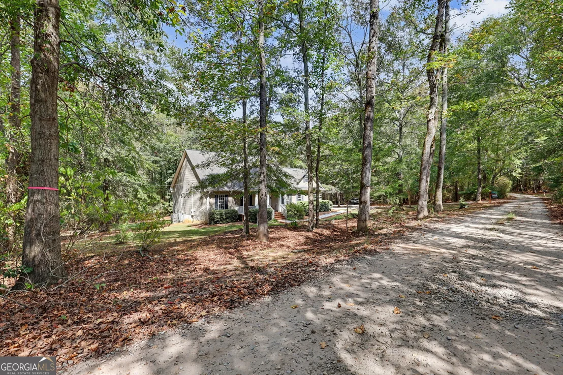 Photo of 830 Lord Fleming Road