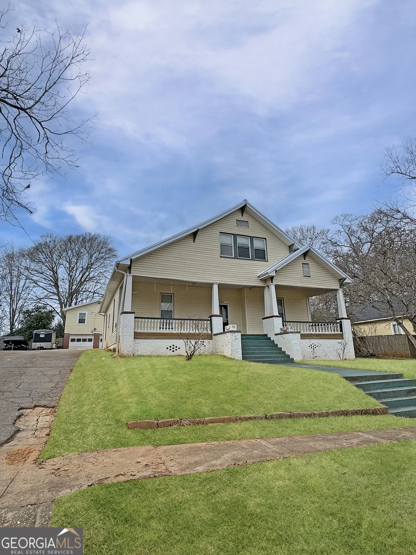 Photo of 304 Boulevard