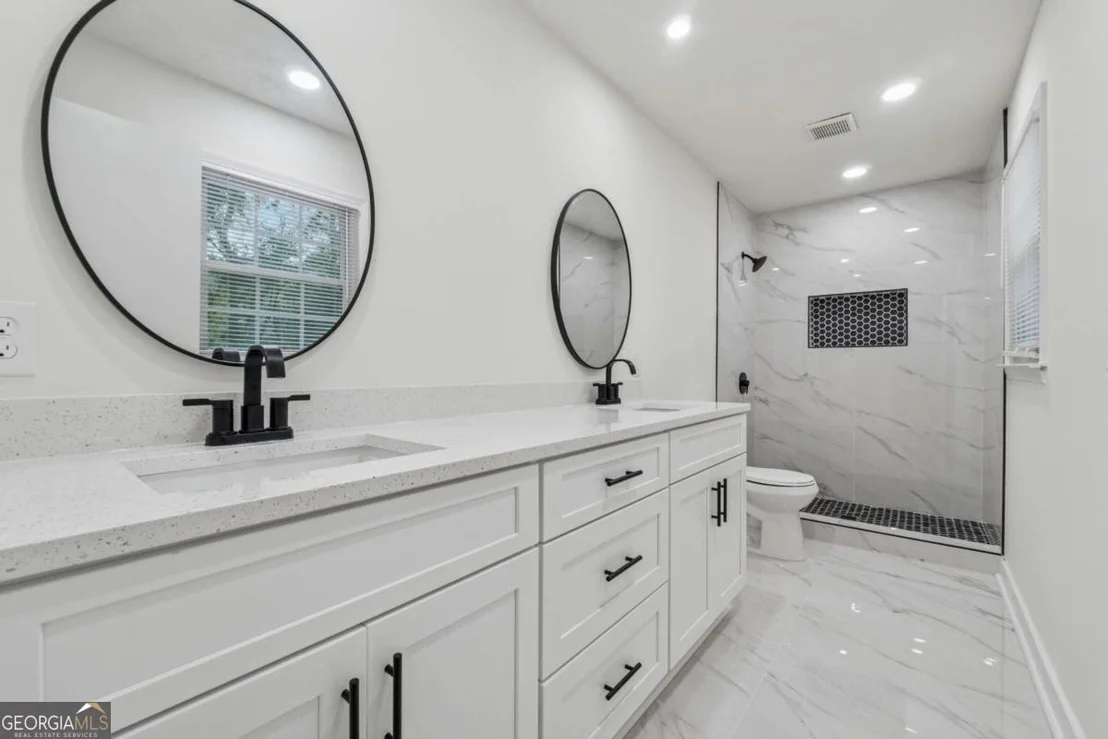 Photo of 676 Bralorne Drive