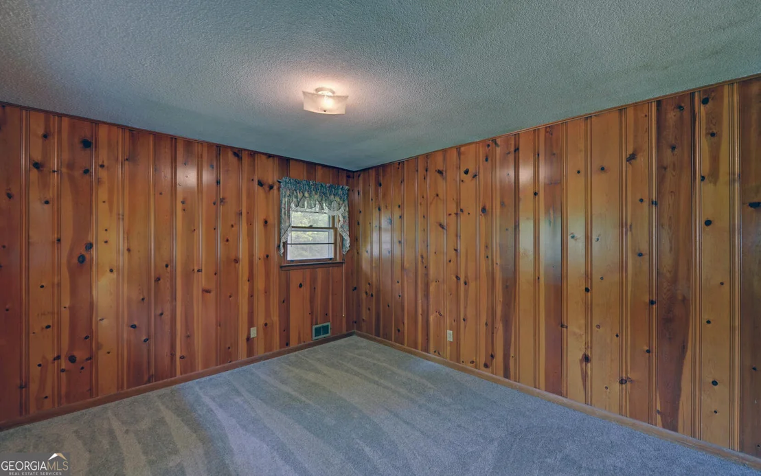 Photo of 586 Collins Road