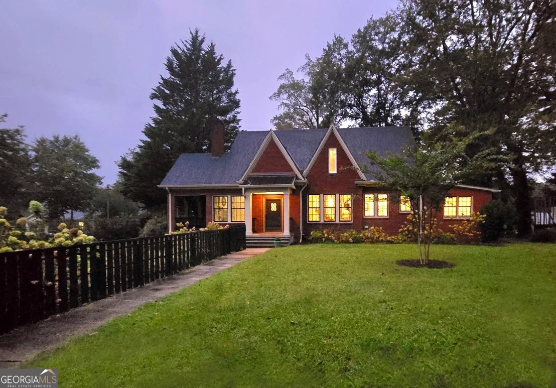 Photo of 33 Maple Street