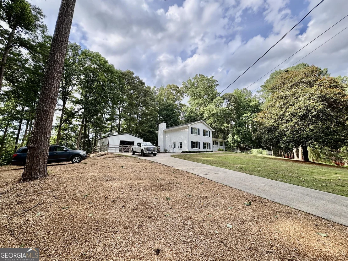 Photo of 1068 Riverside Road