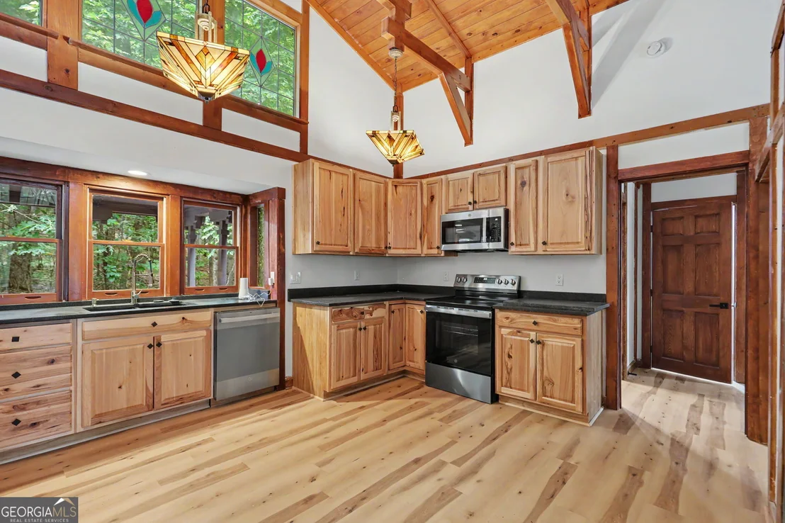 Photo of 996 Crestview Drive