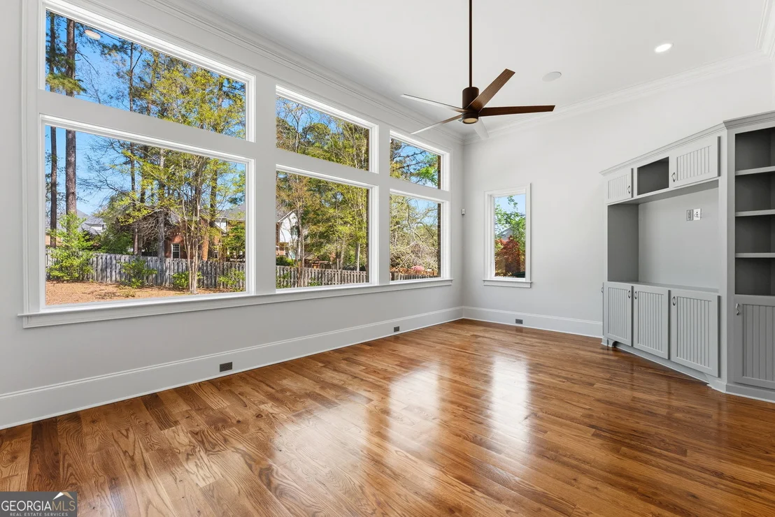 Photo of 607 W Lake Circle