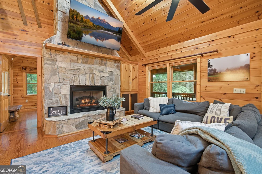 Photo of 464 Whispering Pine Lane