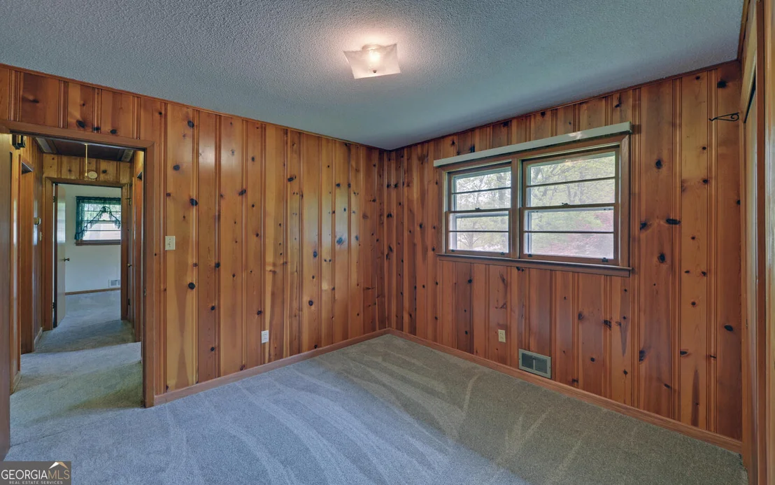 Photo of 586 Collins Road