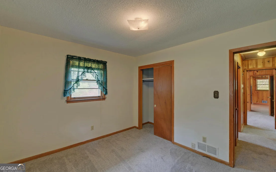 Photo of 586 Collins Road