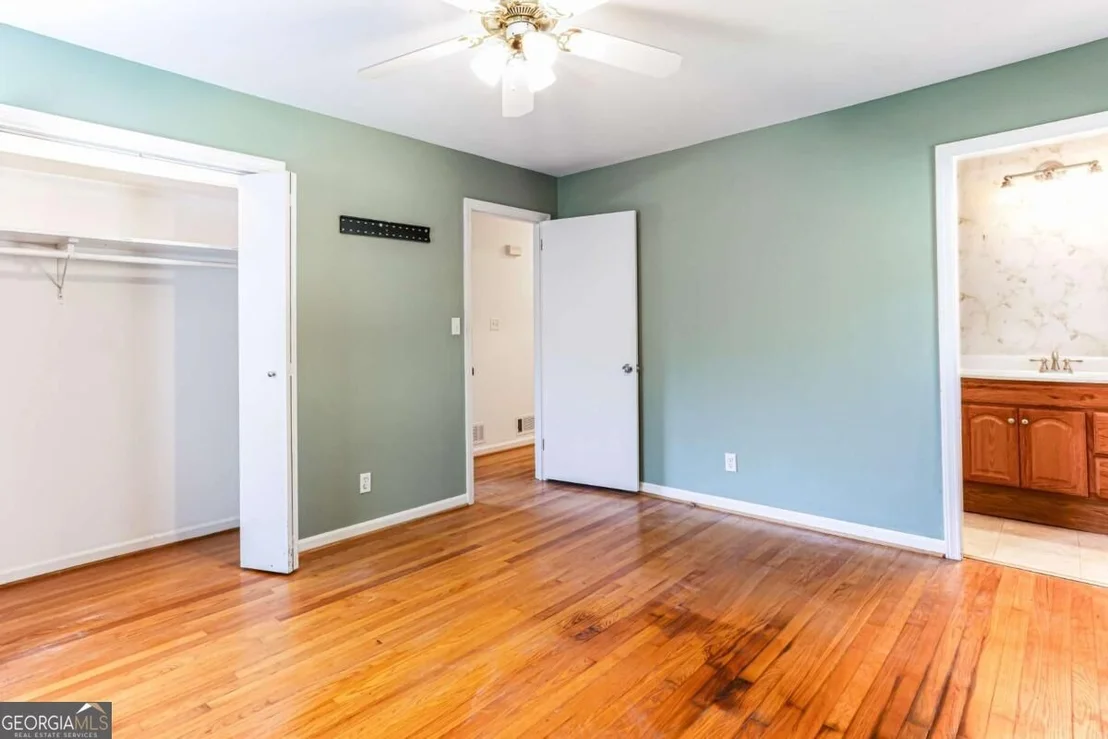 Photo of 461 Highview Drive SE