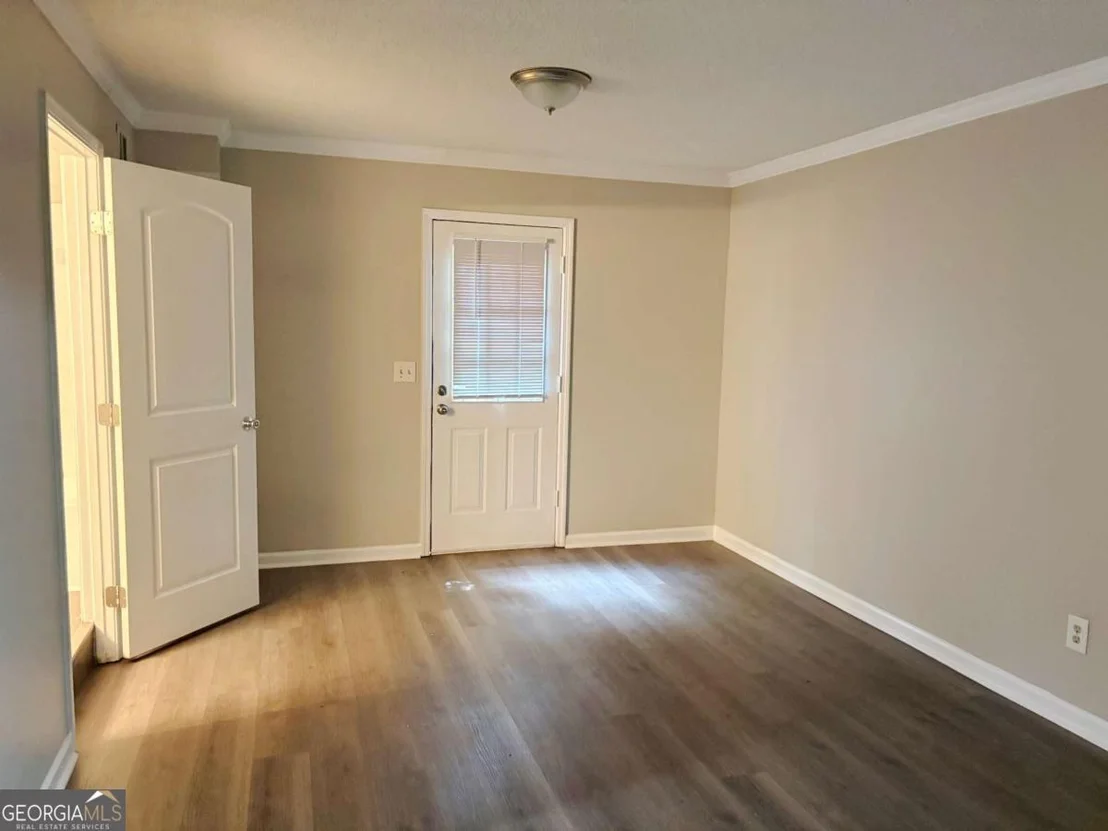 Photo of 385 Nectarine Drive