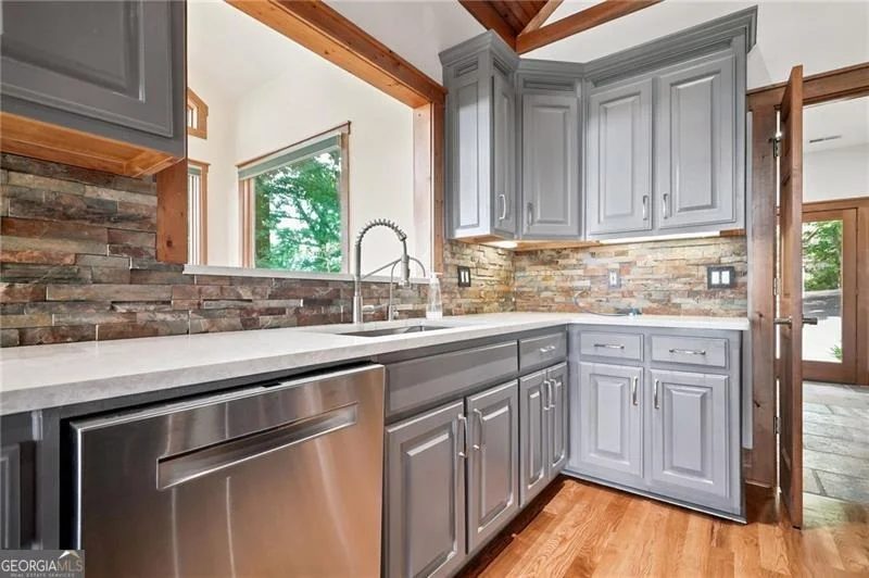 Photo of 861 Summit Drive