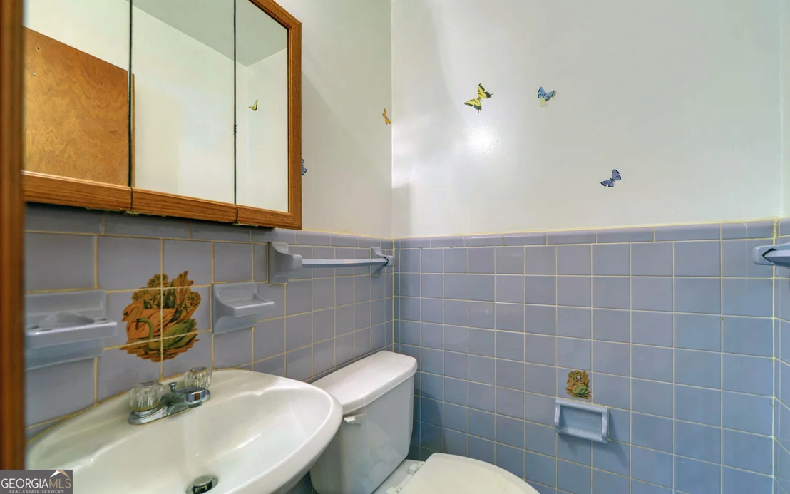 Photo of 586 Collins Road