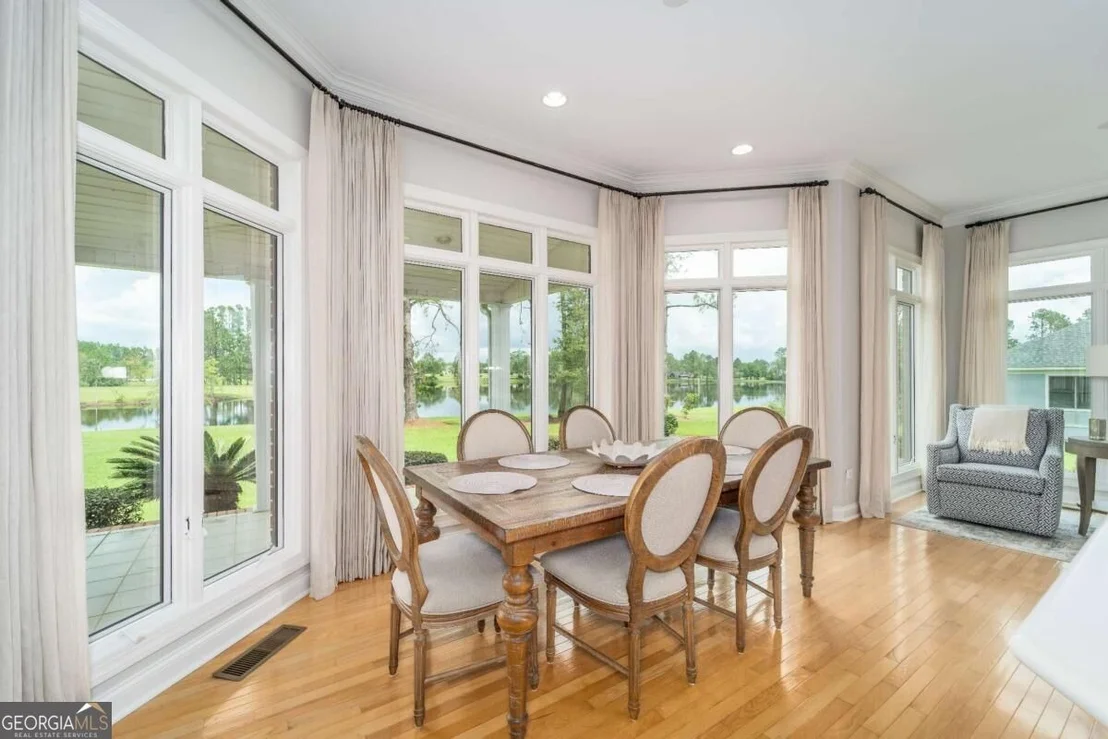 Photo of 161 Greentree Drive