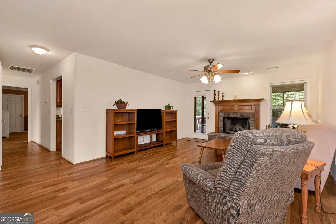 Photo of 817 Bluejay Way
