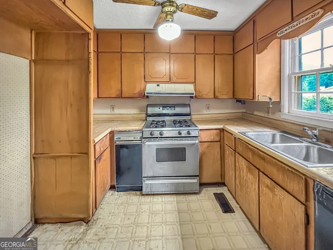 Photo of 411 Edgewater Circle